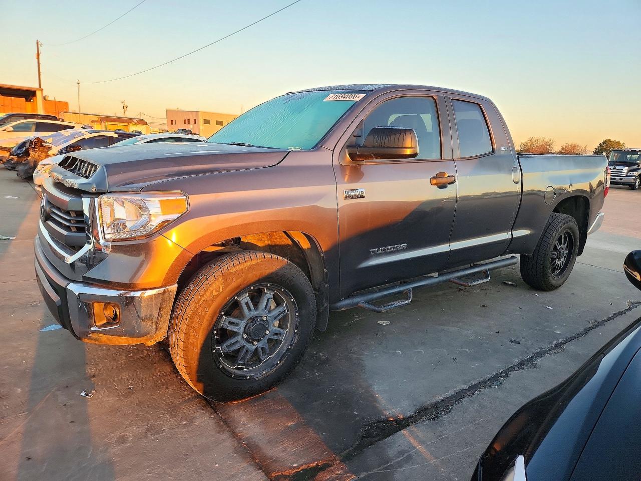 2014 TOYOTA TUNDRA SR5 — Front 3/4