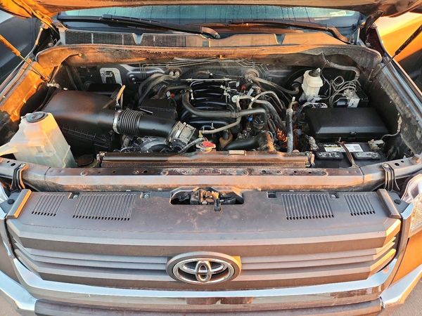 2014 TOYOTA TUNDRA SR5 — Engine bay