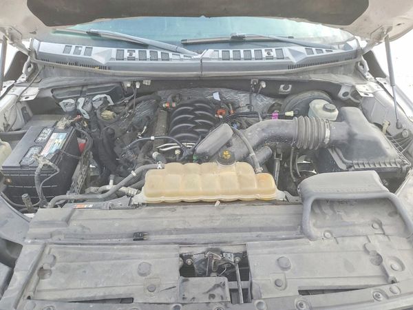 2019 FORD F150 — Engine bay