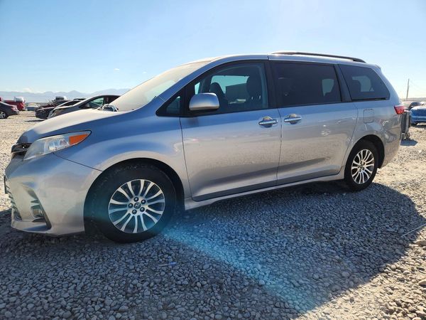 2018 TOYOTA SIENNA — DSFA — Front 3/4