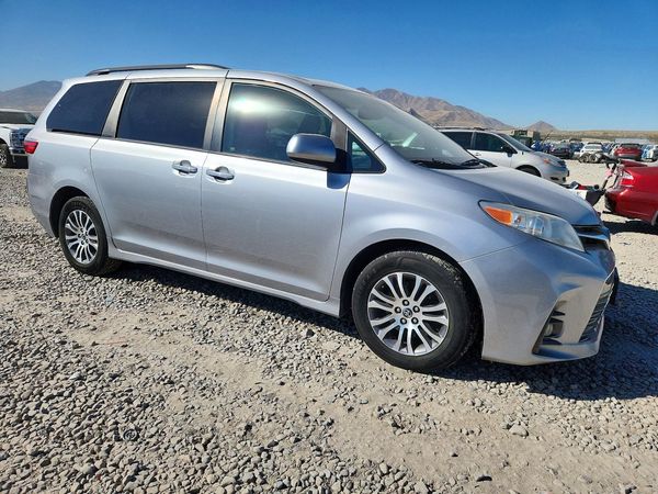 2018 TOYOTA SIENNA — Passenger 3/4