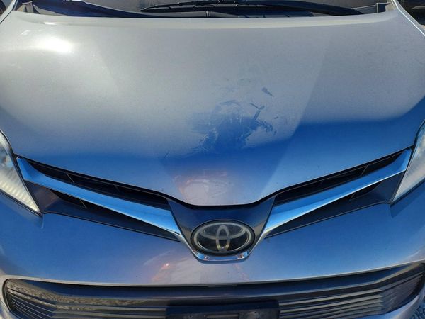 2018 TOYOTA SIENNA — Engine bay