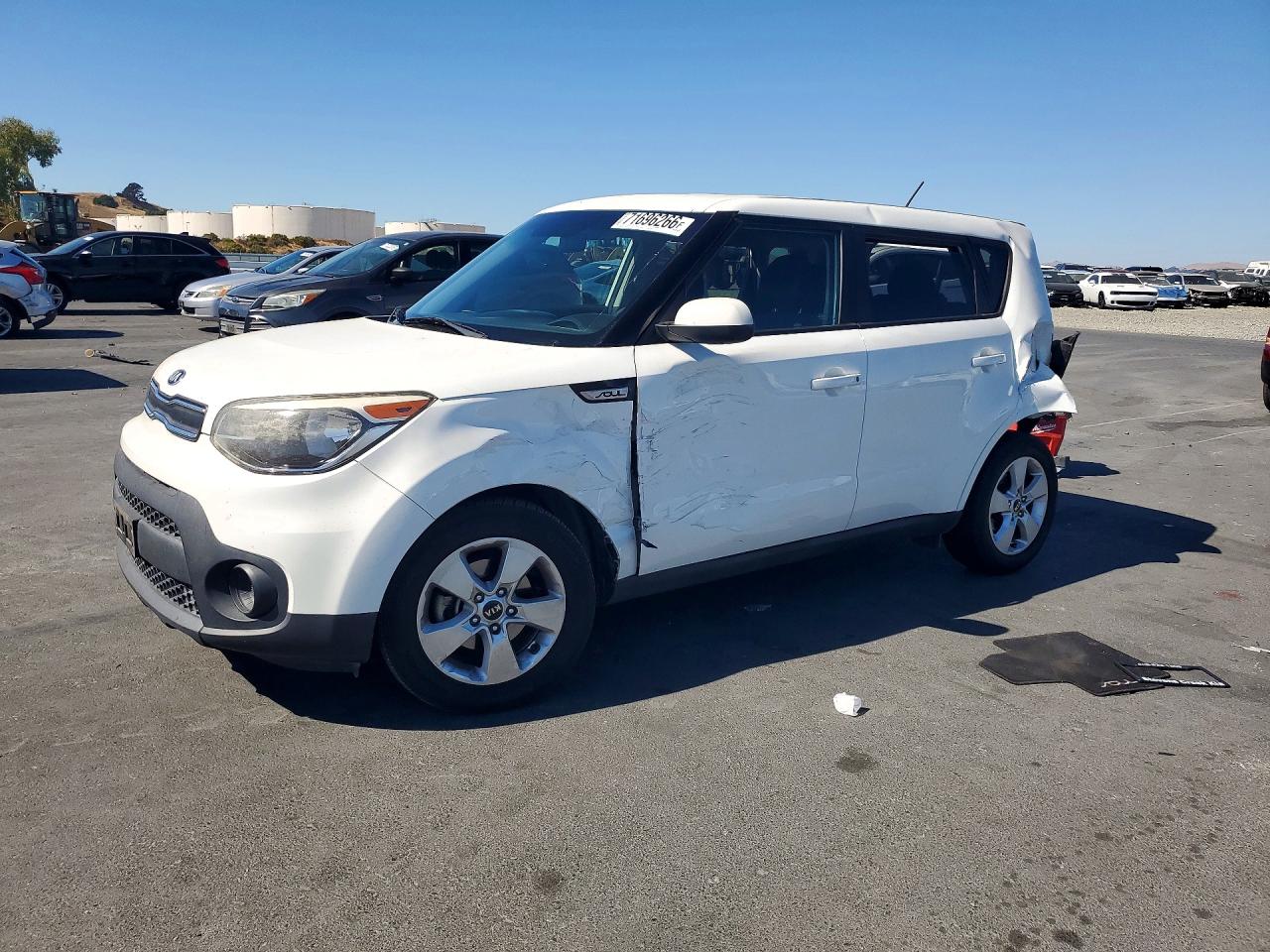 2018 KIA SOUL Base — Front 3/4