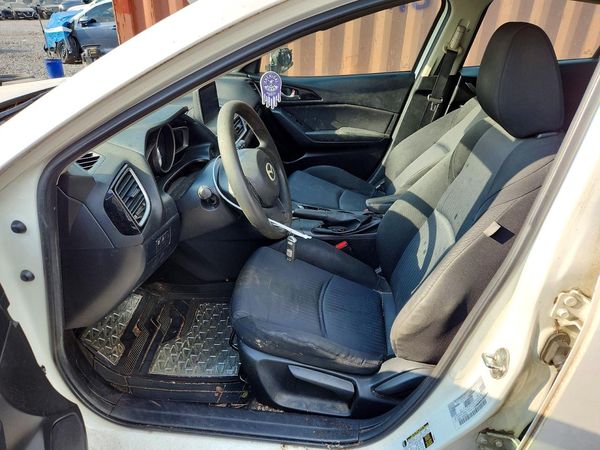 2016 MAZDA 3 SV/Base — DENT