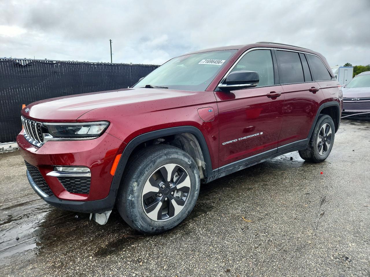 2023 JEEP CHEROKEE 4XE — Front 3/4