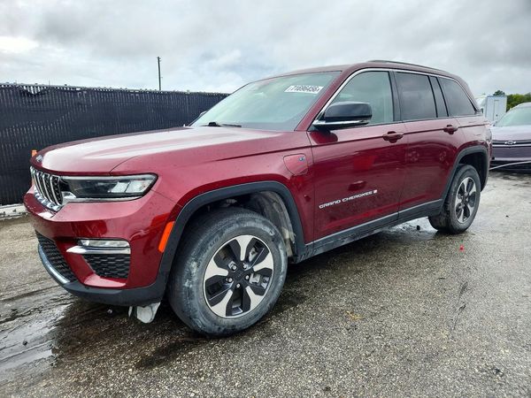 2023 JEEP CHEROKEE 4XE — Front 3/4