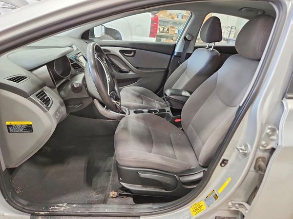 2016 HYUNDAI ELANTRA — DENT