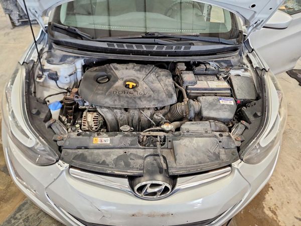 2016 HYUNDAI ELANTRA — Engine bay