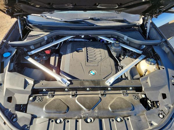 2022 BMW X5 xDrive40i — Engine bay