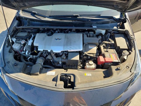 2021 TOYOTA PRIUS — Engine bay