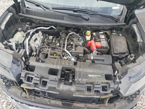 2025 NISSAN KICKS SR — Engine bay