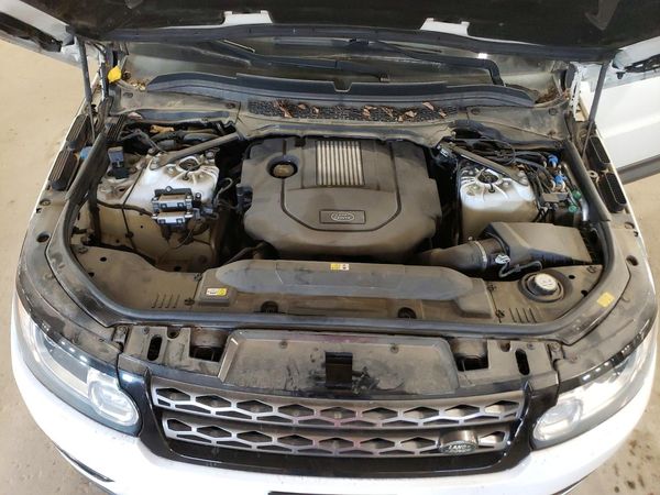 2016 LAND ROVER RANGEROVER SE — Engine bay