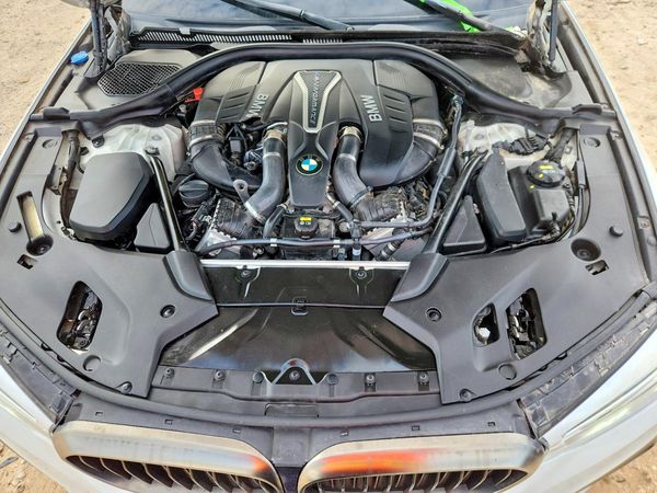 2018 BMW M550XI xDrive — Engine bay