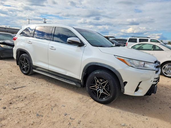 2019 TOYOTA HIGHLANDER SE/XLE — Passenger 3/4