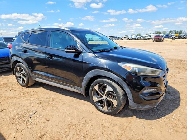 2017 HYUNDAI TUCSON — Passenger 3/4