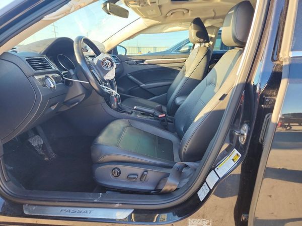 2017 VOLKSWAGEN PASSAT SE — DENT