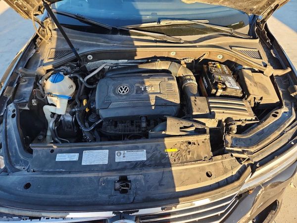 2017 VOLKSWAGEN PASSAT SE — Engine bay