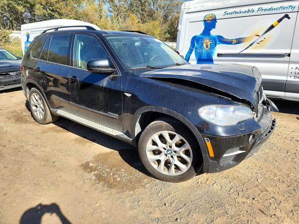 2012 BMW X5 xDrive35i — Passenger 3/4