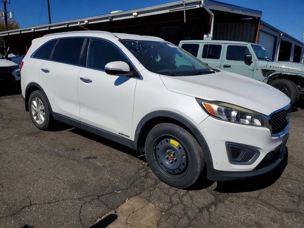 2016 KIA SORENTO L / LX — Passenger 3/4