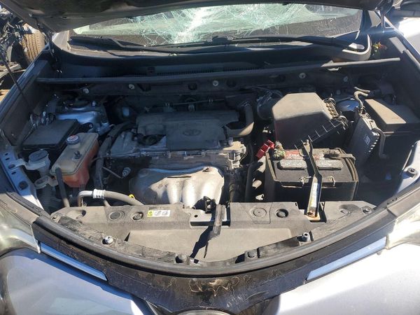 2018 TOYOTA RAV4 LE — Engine bay