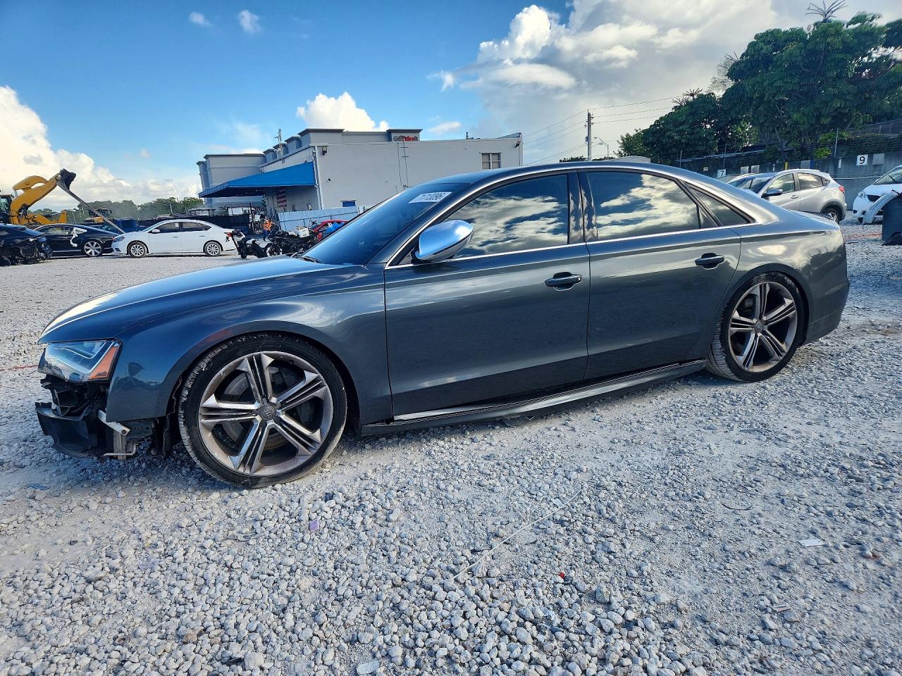 2013 AUDI S8 — Front 3/4