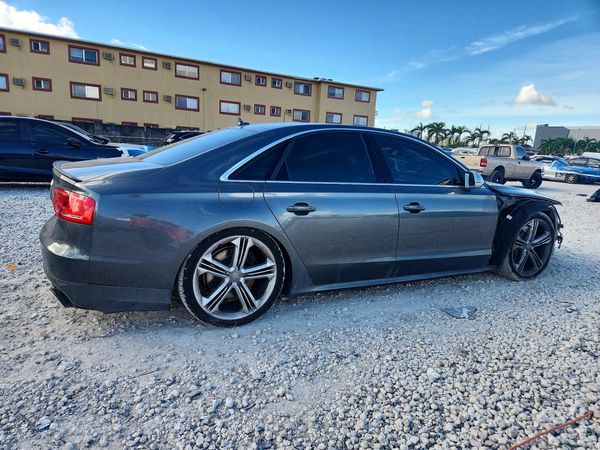 2013 AUDI S8 — PSRA