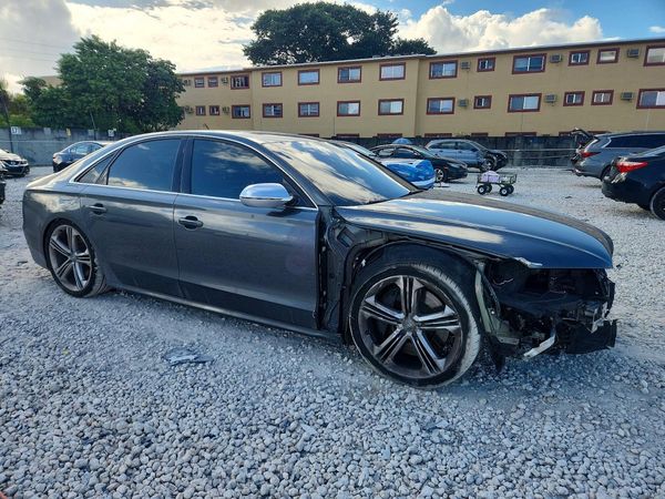 2013 AUDI S8 — Passenger 3/4
