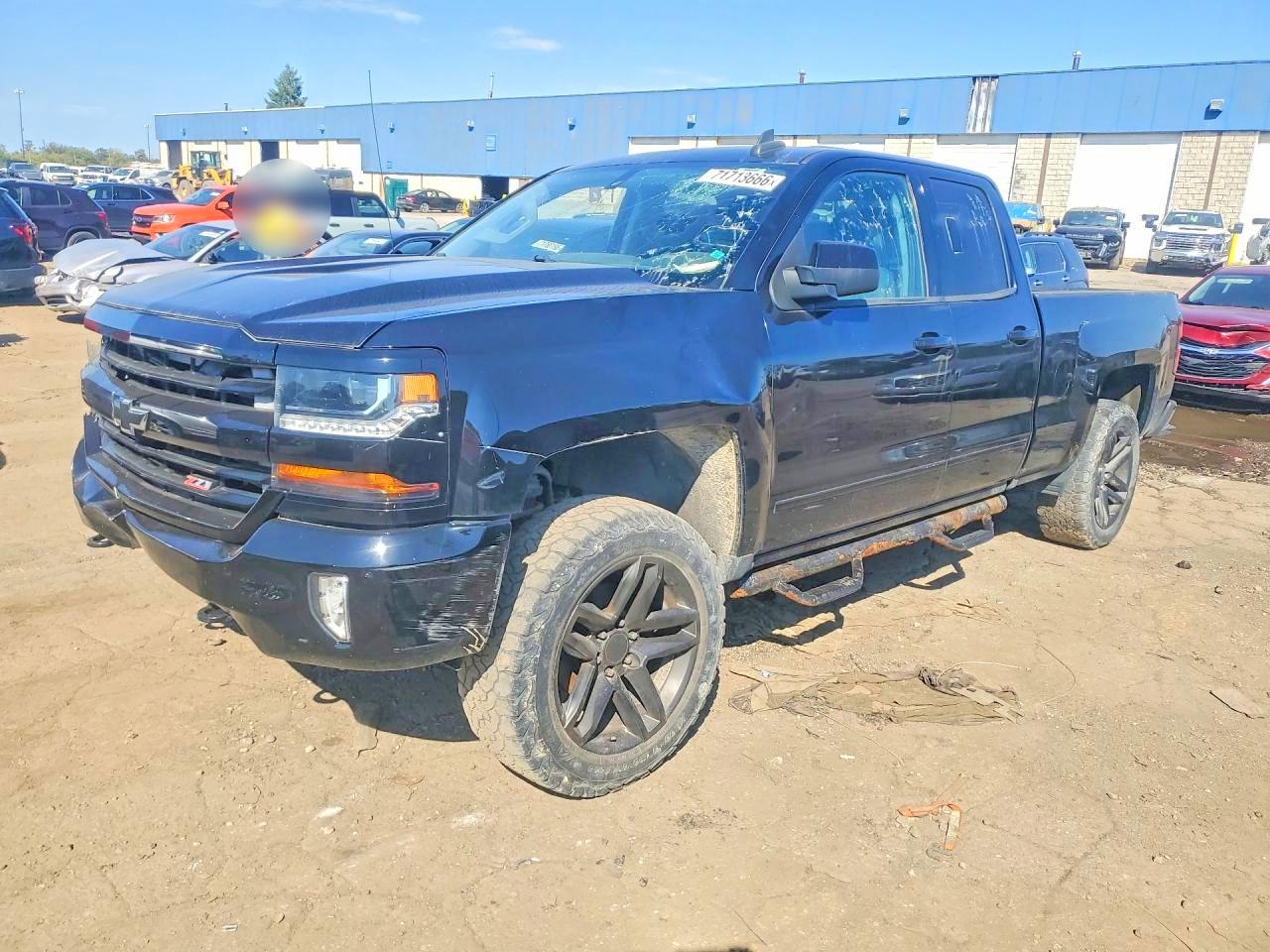 2017 CHEVROLET SILVERADO LT — Front 3/4