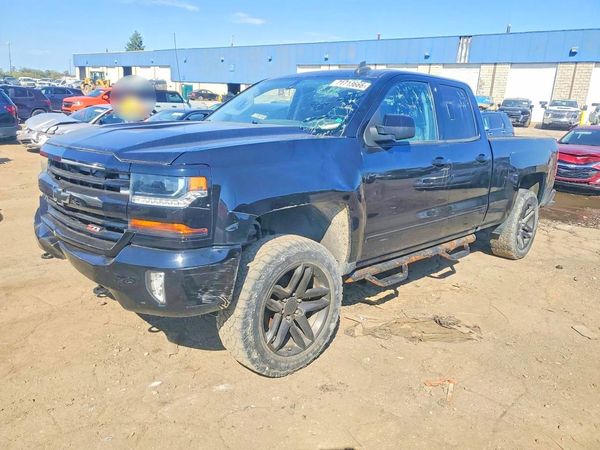 2017 CHEVROLET SILVERADO LT — Front 3/4