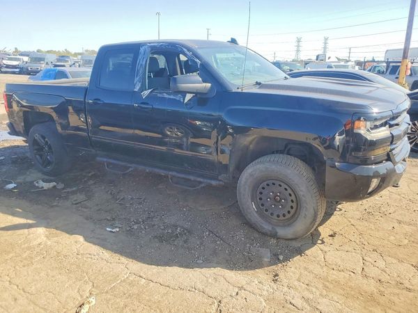 2017 CHEVROLET SILVERADO LT — Passenger 3/4