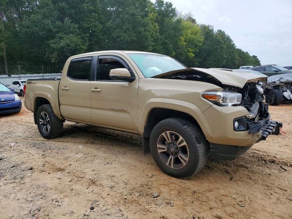 2017 TOYOTA TACOMA — Passenger 3/4