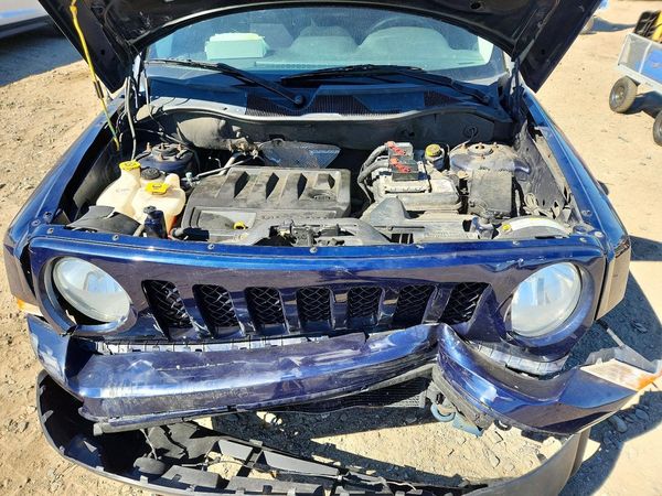 2013 JEEP PATRIOT Latitude — Engine bay