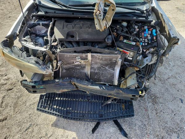 2017 TOYOTA COROLLA — Engine bay