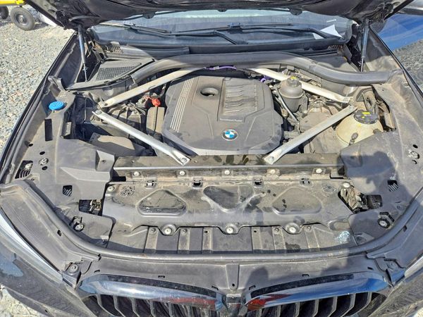 2021 BMW X5 xDrive40i — Engine bay