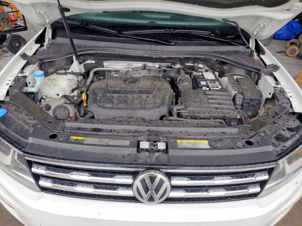 2021 VOLKSWAGEN TIGUAN — Engine bay