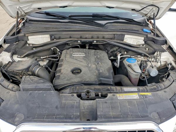 2017 AUDI Q5 quattro Premium — Engine bay