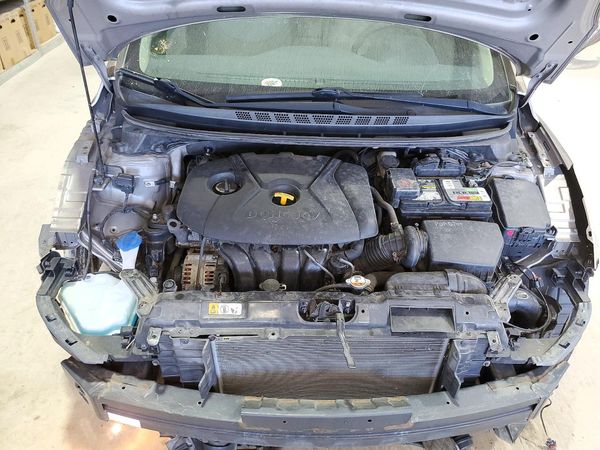 2016 HYUNDAI ELANTRA — Engine bay