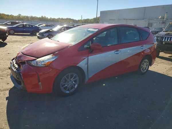 2016 TOYOTA PRIUS — Front 3/4