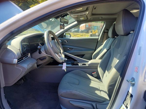 2025 HYUNDAI ELANTRA SEL Convenience — DENT