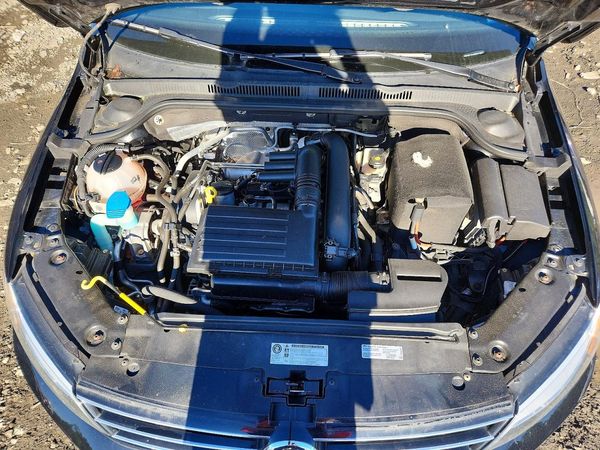 2017 VOLKSWAGEN JETTA S — Engine bay