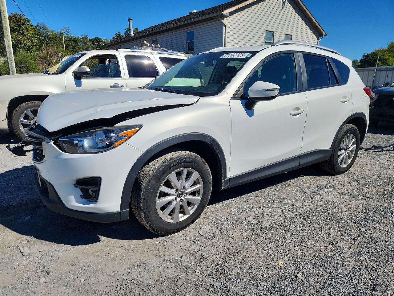 2016 MAZDA CX-5 Touring/GS — Front 3/4