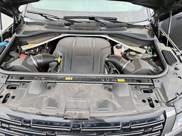 2024 LAND ROVER RANGE ROVER SE — Engine bay
