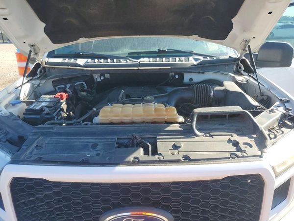 2018 FORD F150 — Engine bay
