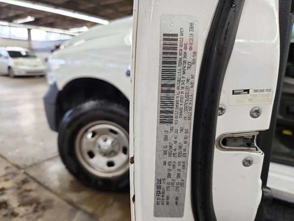 2018 RAM 1500 ST — VINS