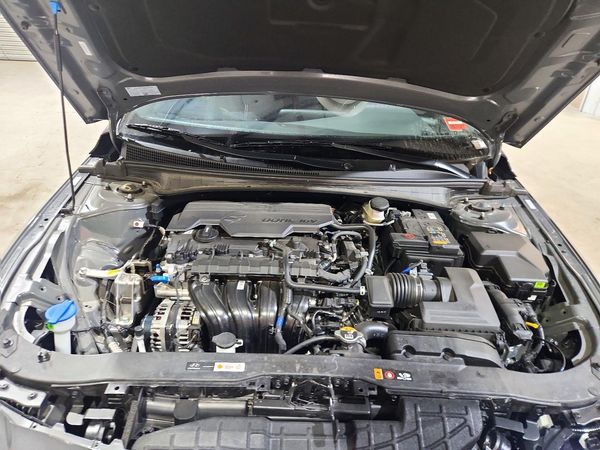 2026 HYUNDAI ELANTRA — Engine bay