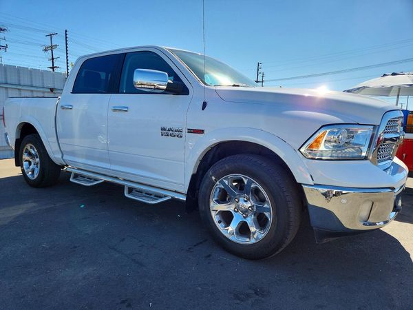 2018 RAM 1500 Laramie — Passenger 3/4