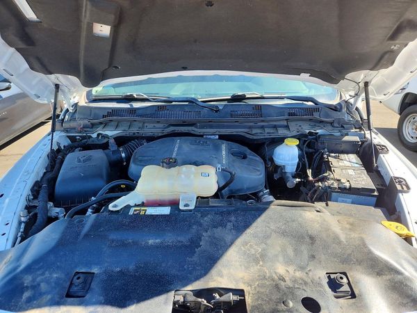 2018 RAM 1500 Laramie — Engine bay