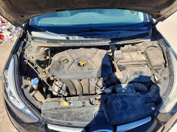 2014 HYUNDAI ELANTRA GLS(Middle) — Engine bay