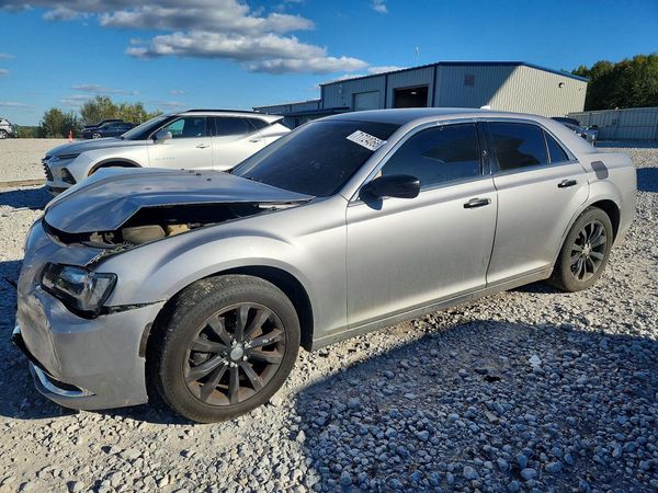 2016 CHRYSLER 300 — DSFA — Front 3/4
