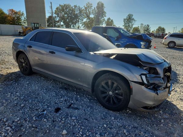2016 CHRYSLER 300 Limited — Passenger 3/4